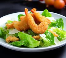 Салат Цезарь с креветками 