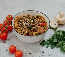 Wok пшеничный с курицей