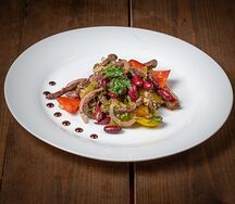 Говядина печеная с перцем и фасолью