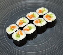Ролл с лососем и огурцом малый