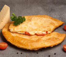 Чебурек с сыром и помидорами