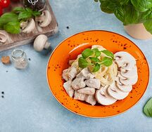 Паста с курицей и грибами
