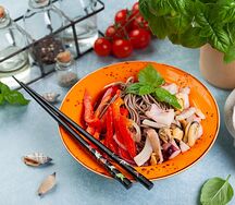 Гречневая лапша с морепродуктами (вок)