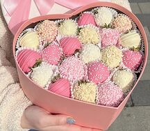 Сердце с клубникой в шоколаде №5