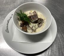 Печень куриная, тушенная с овощами