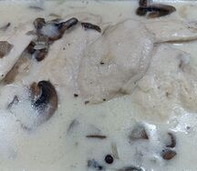 Куриное филе в грибном соусе