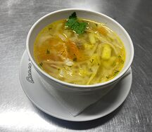 Щи из свежей капусты с курицей
