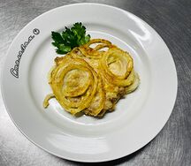 Филе куриное в луковых кольцах