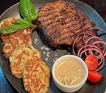 Фирменный стейк от арт-директора с драниками ассорти и двумя соусами на выбор