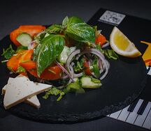 Овощной салат с брынзой