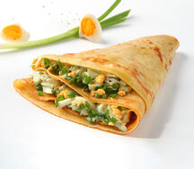 Блин с зеленым луком и яйцом