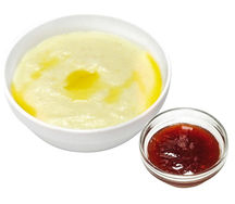 Каша манная с клубничным джемом