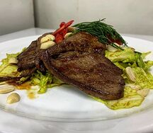 Стейк салат с телятиной