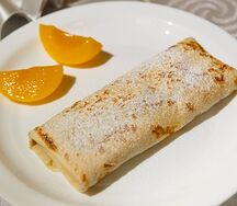 Блин с творогом и персиком