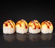 Запеченный ролл с сыром и креветкой