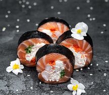 Ролл без риса с креветкой и огурцом