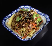 Яичная лапша со свининой