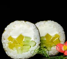 Футомаки с такуаном и огурцом