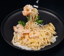 Сливочная паста Карбонара с креветками