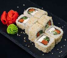 Калифорния с форелью в кунжуте