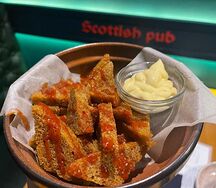 Острые сухарики с сырным соусом