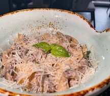 Фетучини с говядиной и грибами
