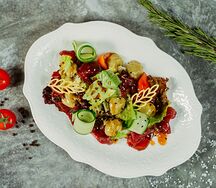 Салат с говядиной Татаки