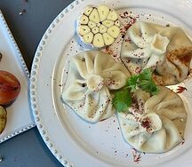 Хинкали с картошкой, сыром и зеленью