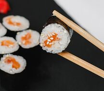 Маки с лососем