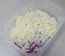 Салат свекла с сыром и чесноком