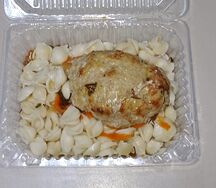 Рожки отварные с котлетой