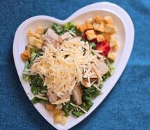 Салат Цезарь с курицей
