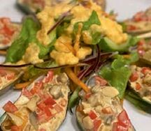 Мидии, запеченные с овощами