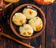 Грибные шапочки фаршированные сыром