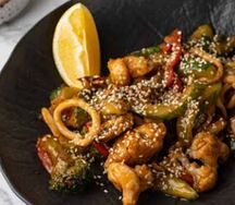 Теплый салат с морепродуктами