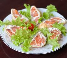 Блинчики с семгой и творожным сыром