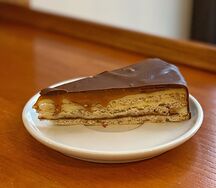 Миндальное пирожное