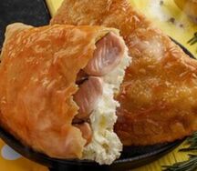 Чебурек с красной рыбой и сливочным сыром