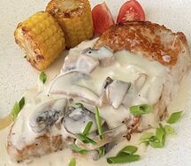 Стейк из корейки с грибным соусом