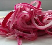 Лук маринованный
