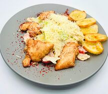 Салат Цезарь с курицей