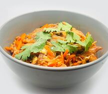Рисовая лапша с курицей и креветками
