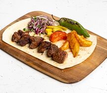 Кебаб говяжий кусковой на доске