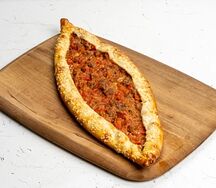Пиде с говядиной и сыром 