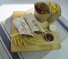 Ля-твистер Бургер, мясные шарики и картофель фри