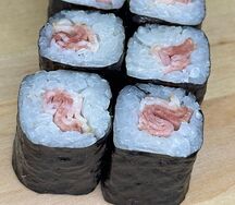 Маки с беконом  