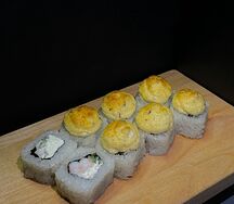 Запечённый ролл с креветкой