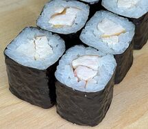 Маки с курицей