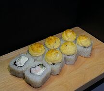 Запечённый ролл с крабом 