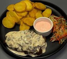 Стейк в сливочно-грибном соусе